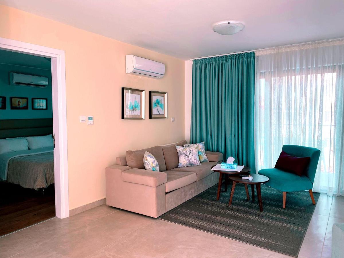 Victoria Suites Paphos ภายนอก รูปภาพ